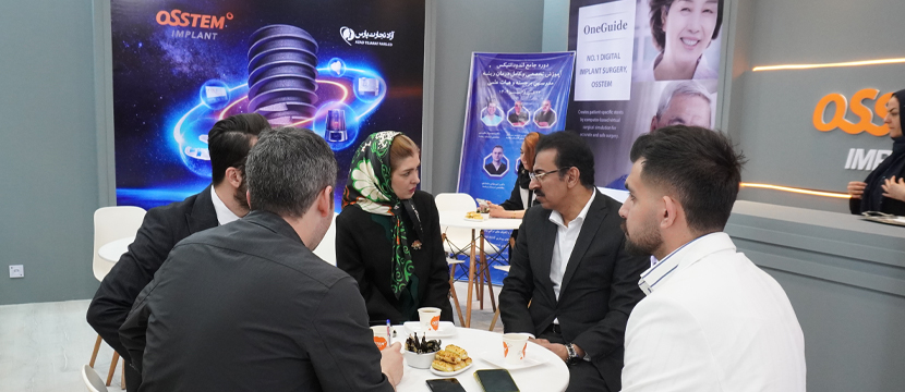 حضور جناب آقای دکتر عباسی و خانم رضیئی در غرفه شرکت آزاد تجارت پارس