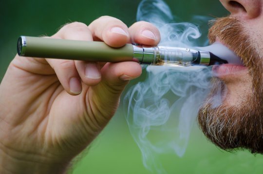 Smoking electronic cigarettes kills large number of mouth cells