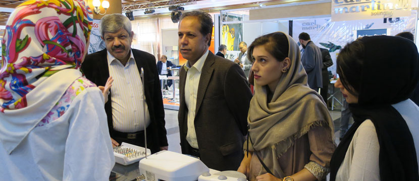 حضور دندانپزشکان در غرفه آزاد تجارت پارس